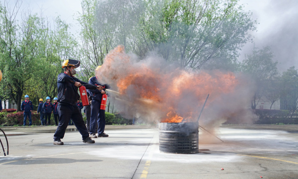 鋼構(gòu)公司開(kāi)展消防應(yīng)急演練活動(dòng)  鋼構(gòu)公司開(kāi)展消防應(yīng)急演練活動(dòng)