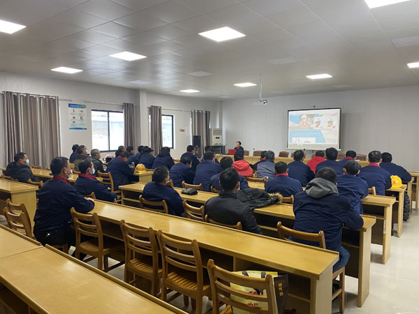 鋼構(gòu)公司開展節(jié)后復(fù)工安全教育培訓(xùn)  鋼構(gòu)公司開展節(jié)后復(fù)工安全教育培訓(xùn)